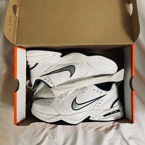 Nike Air Monarch IV